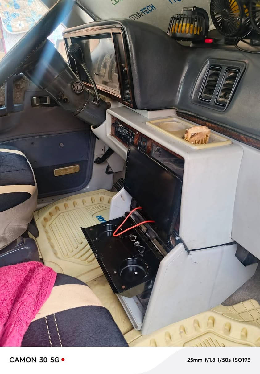 دووج  موديل 90
سياره برغي واحد مامفتوح بيها ليبل واحد سياره 

سياره جديده كلش عل بلاد حتى صبغ مابيها كلشي عل بلاد بيها 

مكينه كير حداديه تخم تاير شرط كلهن بلجيس لان مال بيت سياره متعوب عليهه بيه نهضه تخبل ترايك للسعوديه شرط  مكينه بلاد 3000

كله جديد بيه 

رقم قادسيه ديوانيه 

السعر 47

مكاني ناصريه 

***********
