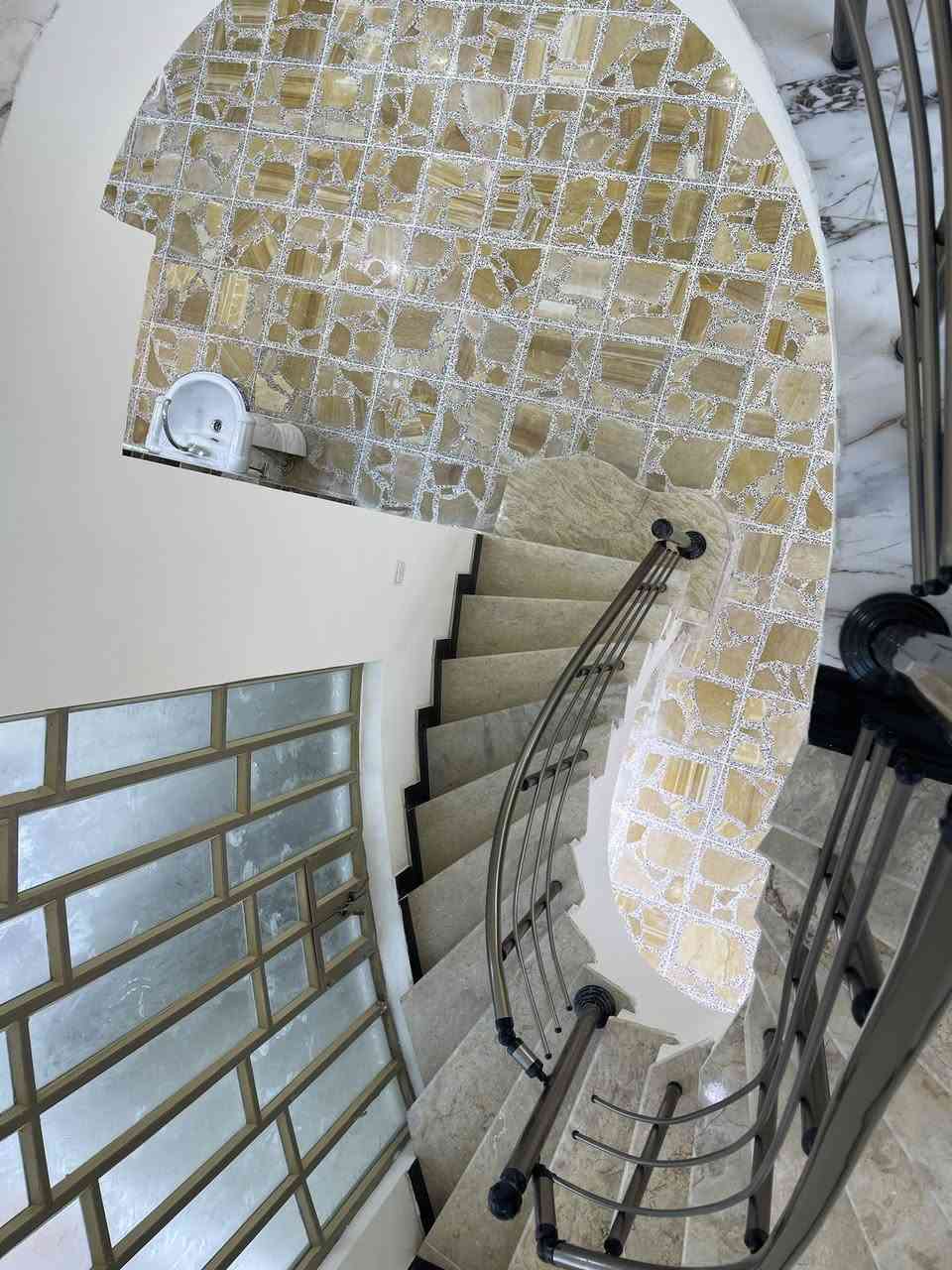 مشتمل للبيع مثنى خلف الشهداء  خلف الطاقة شارع 10 مساحة 143 متر سند 100 متر  5غرف نوم بناء 2026 زيرو  للاستفسار اكثر *********** 
مكتب العباسي للعقار
