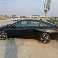 النترا موديل 25  ماشية 12الف  رادار خلفي وامامي وبصمه  محرك 2000دوش   ...