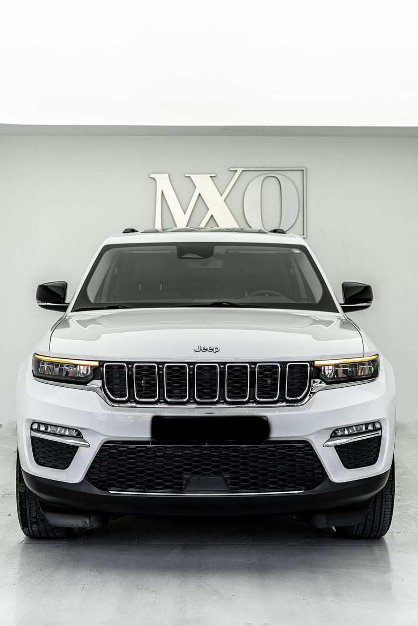 Jeep Grand Cherokee 2024 (4XE)🔋
جيب گراند شيروكي ٢٠٢٤

مواصفات فول 4XE ٣ شاشات
(بانوراما-مقاعد جلد تدفئة-شاشة وسطية-شاشة سكنية)

مكينة ٤سلندر+هايبرد🔋+شحن🔌 حجم ٢.٠لتر
ماشية ٥٧،٠٠٠ ميل و بحالة جداً ممتازة 

السيارة كلين تايتل مكفولة كفالة عامة
سعر 24,500$ دفترين و خمسة و اربعين ورقة و بيها مجال

مكان السيارة ب دهوك ل اي استفسار اتصل علي الرقم
(***********)
