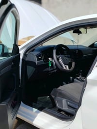 🚗 للبيع – Volkswagen Jetta 2021 – لون أبيض لؤلؤي 🚗 متوفر للبيع سيارة ف...