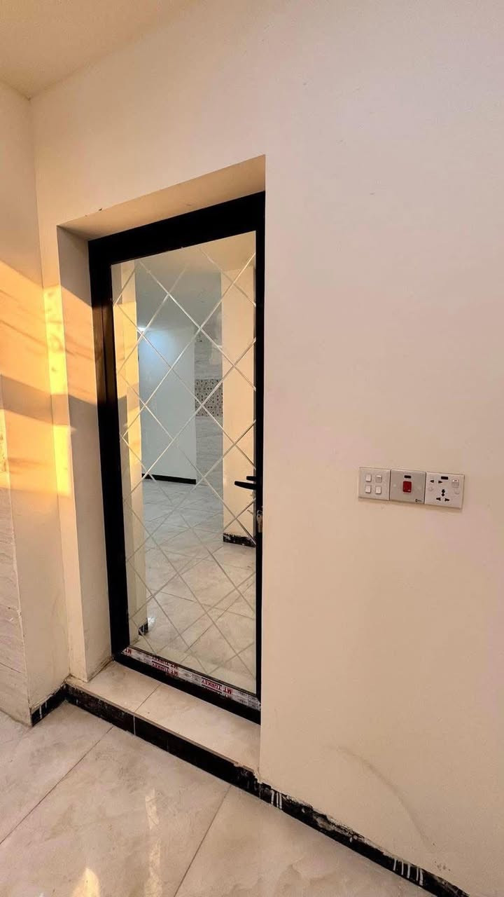 دار للبيع مساحه ١٠٢ في صدامية
الكرخ

(٣ طوابق) يحتوي علي ٥ غرف نوم + ٣ حمام + مغزن واحد + هول عدد ٣ في كل طابق واحد +مطبخ عدد ٢ بالكون عدد ٢ واجه الدار ما يقارب ٧م عنوان الكرخ  مجاور جسر باب المعظم ( مدينة الطب )٣٩٠ وبي مجال للشراي 

هاتف *********** باقي التفاصيل واتساب متواجد رسائل
