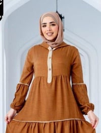 فستان انيق بلون دافئ يبرز انوثتك تصميمه المريح وقصته الواسعه تعطيك الح...