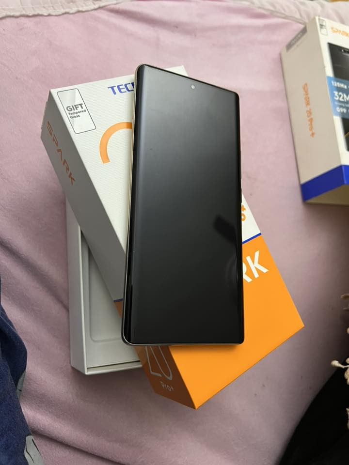 تكنو سبارك برو بلاس 
للبيع نضيف كلش مع ملحقاته الاصليه 
ذاكره ٢٥٦ 
كامرا ١٠٨ ميكا 
شحنه كلش زين 
مكاني شعب قرب سيطره شعب 
***********
سعر ١٧٠
