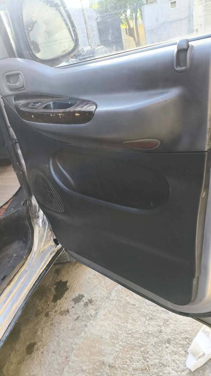 السلام عليكم استاركس ٢٠٠٦ بغداد رقم انكليزي سياره جاهزه الشاصي اليمنه مبدل شركه بيهه ظربه بلجهه اليمنه مصلحه درجه أوله دوشمه داخل حلوه صدر جاهز ***********
