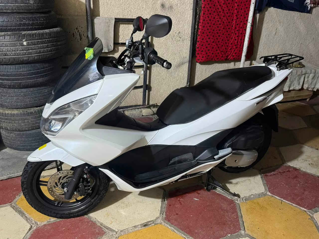 سلام عليكم Pcx جيل ثاني موديل 2018 بحالت وكاله ماشيه 19 الف. وصل رمبه قبل شهرين من نازله سويجات 2. Jf ياباني  حساس زدحام حساس ستان كلهه شغال تتعب تكول جديده  مكاني بلديات ***********
