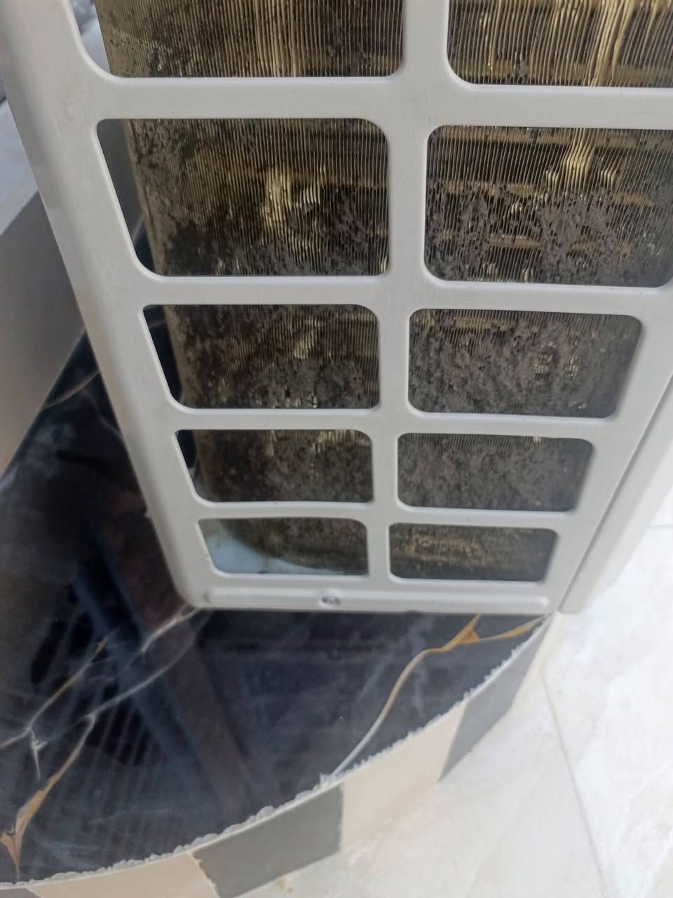 السلام عليكم قطعة خارجية جبسون طن ونص غاز 410 ما بيها غاز مكفولة من الخلل والعطل متوصخة اسمنت كما موضح بالصور سعرها 150 سعر نهائي ***********
