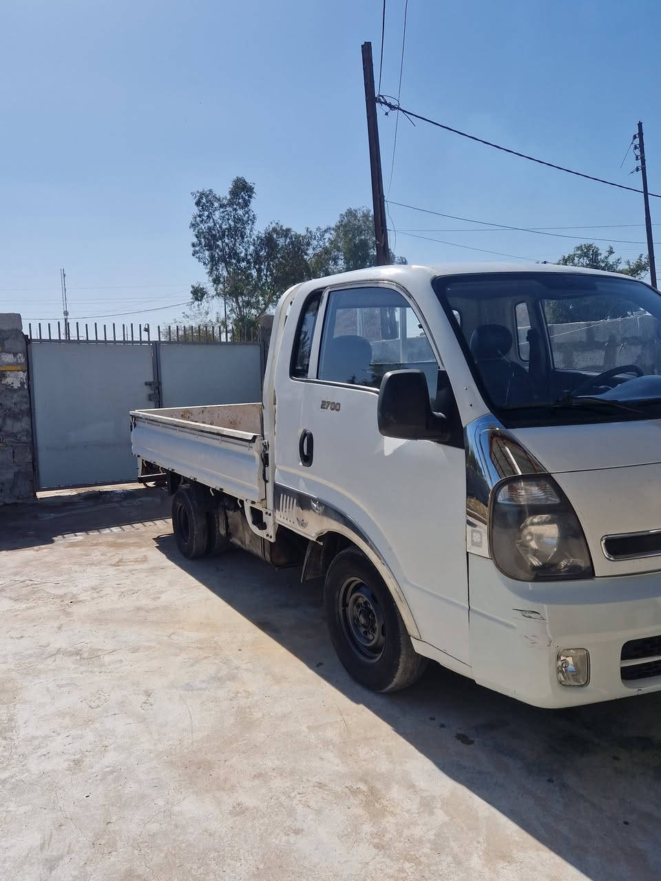 کیا 2700
مۆدێل 2016 
سەیارەیەکی پاک و خاوێنە ماڵی دۆستە ماڵی کەسابەتە
هیچ لێدراوی نیە لە قەلبی و بەپاکی ماوەتەوە
ژ.م***********
