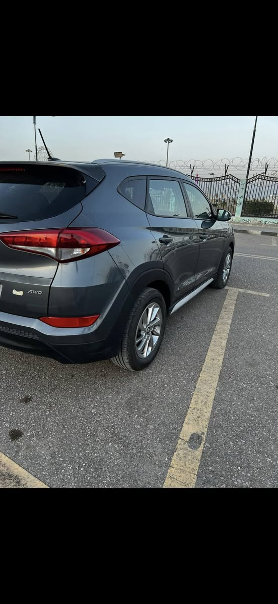 السلام عليكم
للبيع او مراوس هونداي توسان 2017 وارد امريكي
سنويه جديده بسمي تحويل ثاني يوم
السياره جاهزه من جميع النواحي
السعر 135 وبيها مجال
السونار والحادث داخل المنشور
***********
