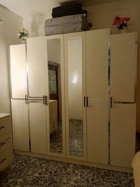 غرفة للبيع • الزعفرانية