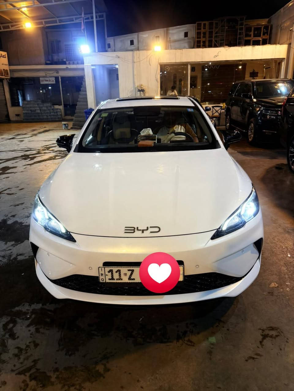 السلام عليكم 
Byd sell 05 … 
موديل 2025 لون ابيض 
الفول مواصفات 
١٣ كاميرا 
مري شفط 
رادار 
نقطة عمياء 
قيادة ذاتيه 
البطاريه تمشيك 55 km 
والبانزين 2000 km 
السياره فول ومكفوله من الدعاميه للدعاميه 
ماشيه 
17 الف كيلو متر 
رقم بغداد 
فول برمجة كامله مكملة السياره 
بانزينها بس سوبر + اضافات سكوبات والمري باتمان 
وشفه وسبايدر 
السياره مناقصها اي شي 
لتعجبه يتفضل خاص او يتصل على رقم التلفون 
*********** 
والي متعجبه ليكسر بيها تحياتي الكم 
مرتجى الحسيني
