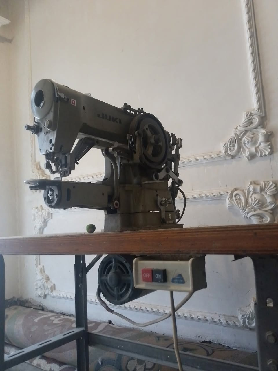 مكينه للبيع  بسعر مناسب الي يحتاجه يجي ياخذه مكاني بلحله
