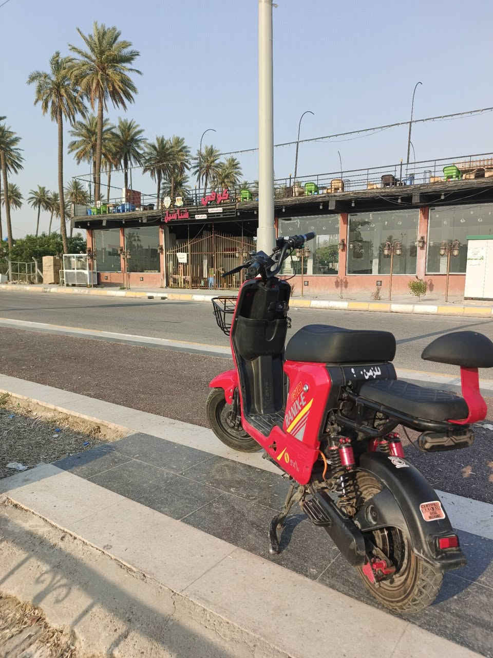 دراجه شحن R10 نظيفه فول تزويد و 5بطاريات نضام رجوع للخلف سرعه 70 حقيقي السعر 350وبيه مجال بسيط للاستفسار ***********

