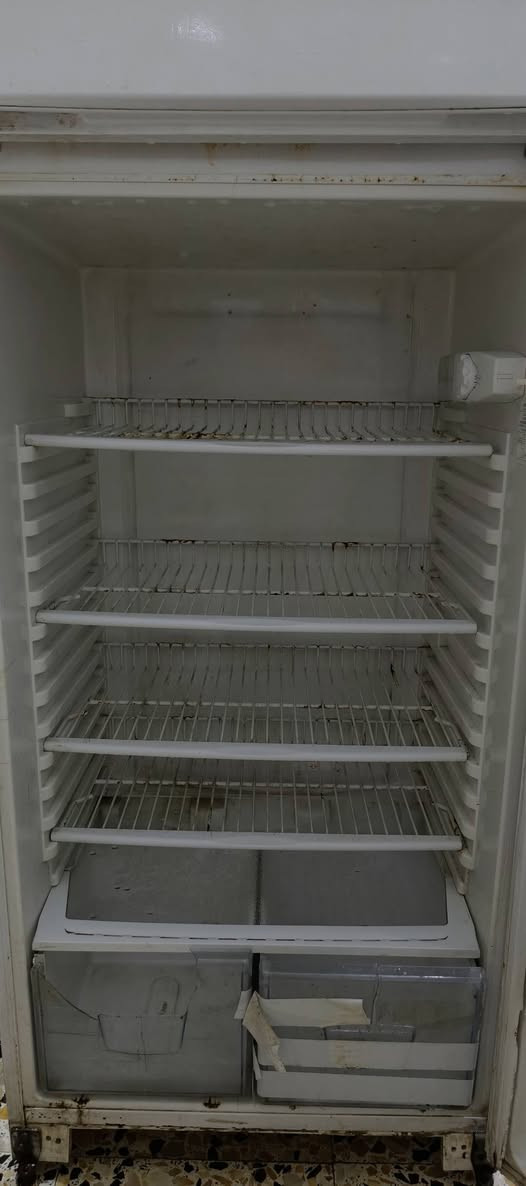 السلام عليكم 
ثلاجة للبيع العطل بس الموطور سعرها 75 وبيها مجال مكاني كربلاء حي الاطارات استفسار ***********
