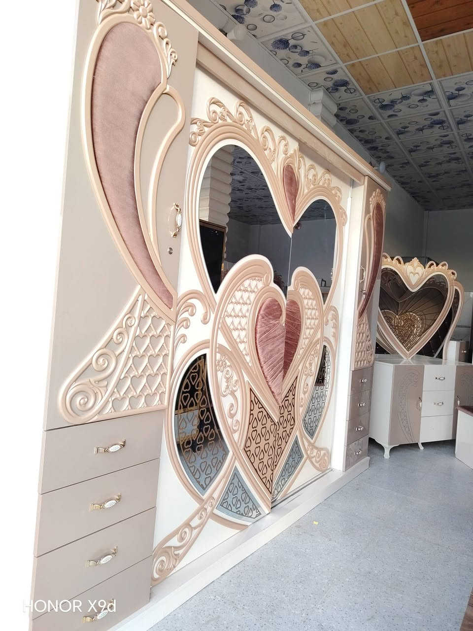 سلام عليكم غرفه تركي 9قطع تعتبر جديد بيع اومراوس الشراي يتفضل خاص ***********
