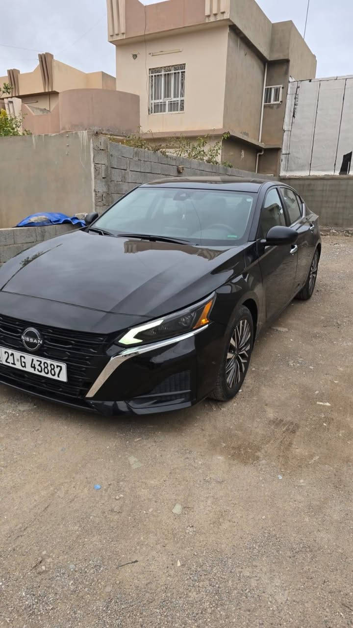 بسم الله 
للبيع نيسان التيما موديل24 
مواصفات SV 
بدون ايرباك بدون دواخل شرط ماشية 14 ألف 
صبغ قبغ صندوق مبدل وجملغ خلفي صبغ 
سيارة بسمي ودفتر بنزين موجود 
سعر 172$. مجال 
شراي اتصل كركوك شوراو 
***********
