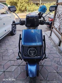 دراجه شحن🔋⚡ 6بطاريه ٢٣امبير ملف ٢٠٠٠  سرعه ١٠٠ درع وصندوق دمام  بيه بك...