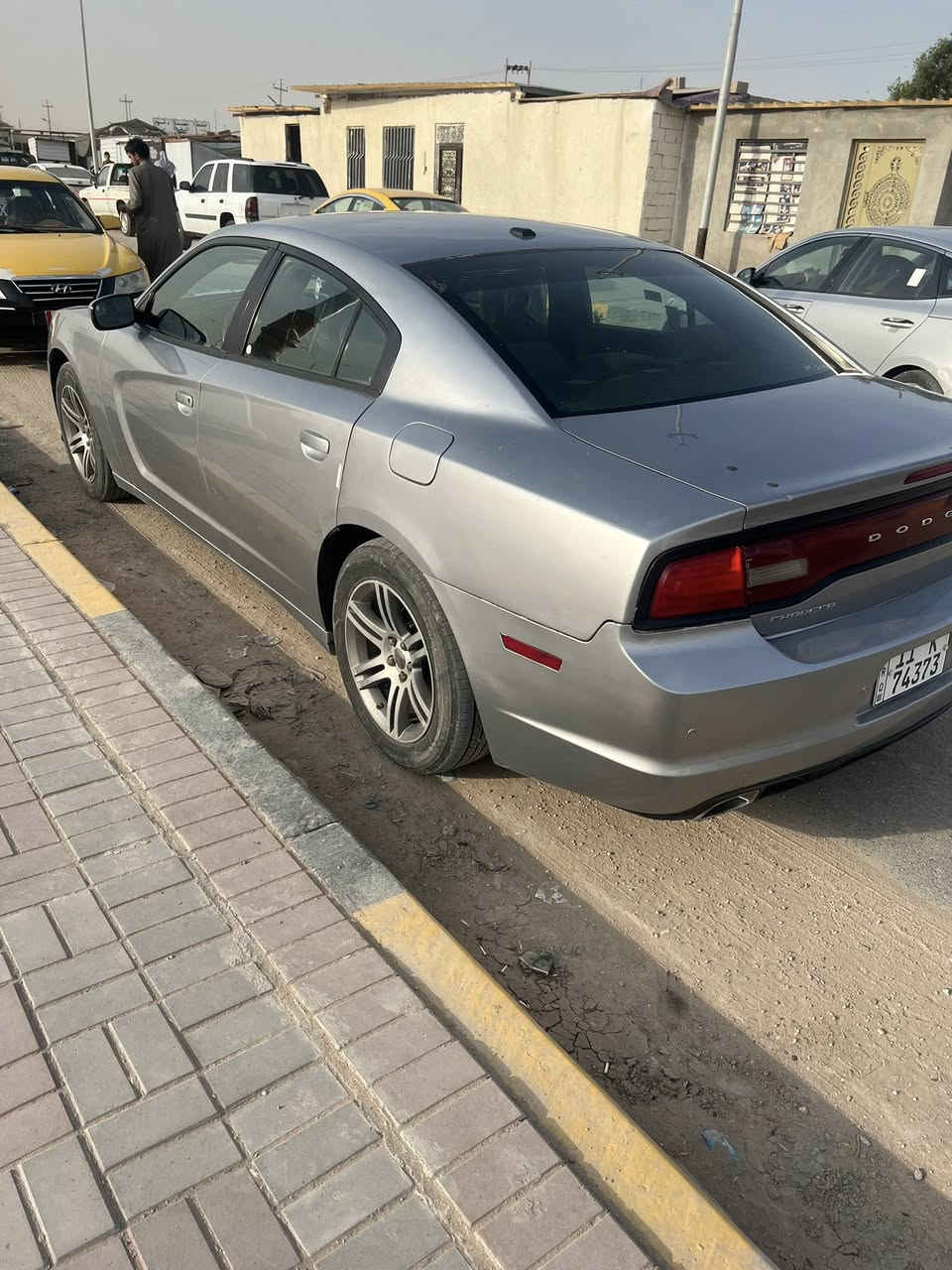 السلام عليكم جارجر موديل 13 البيع مرشوشه داير بدون فتح بدون دواخل بيه باب واحد مفتوح السياره تعمير كله جديد السياره جديده بمعنى الكلام السعر 142وبيه مجال*********** مكاني السماوه
