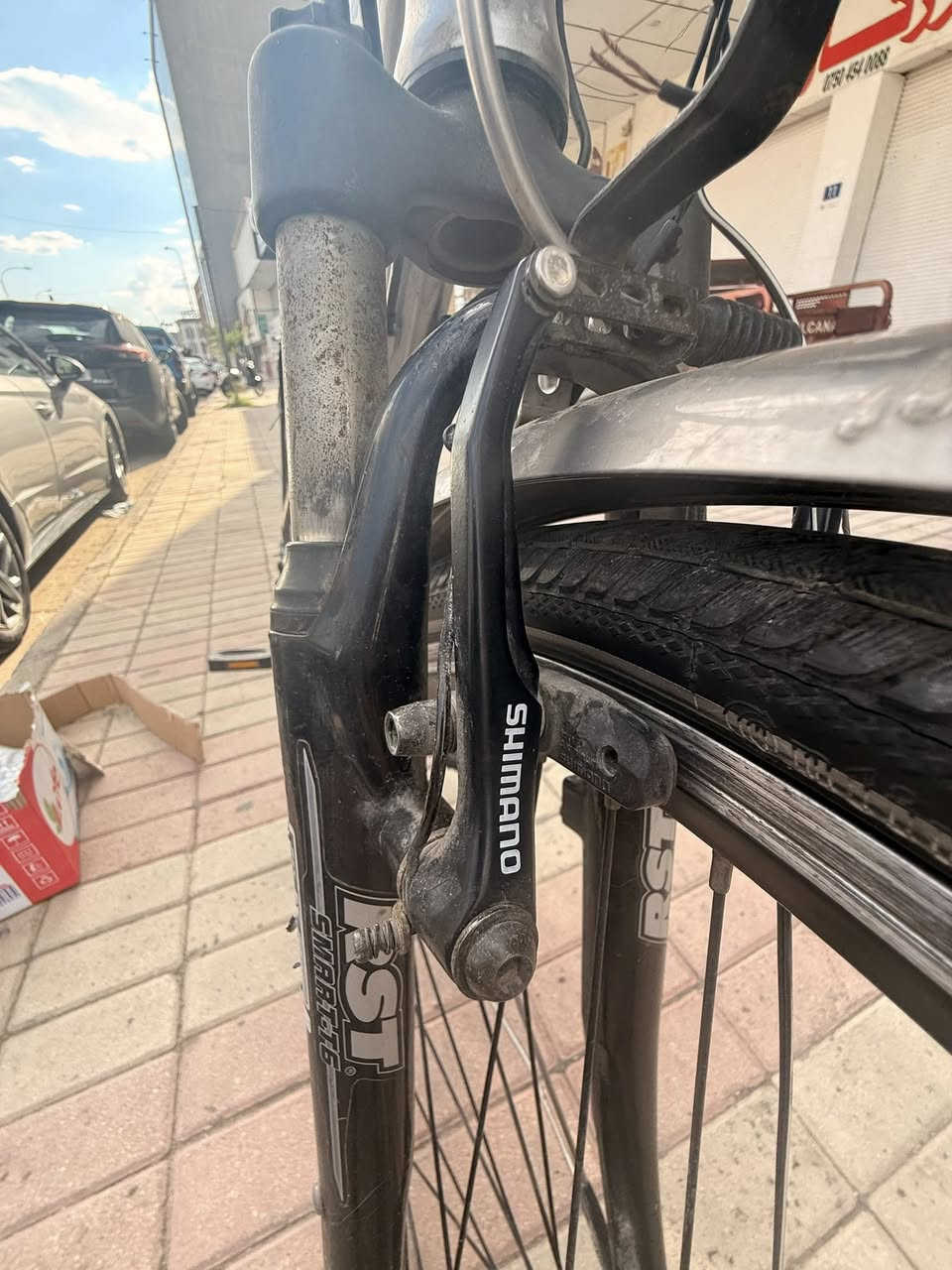 بايسكل ماركه Hapyson اليابانية 🇯🇵    بايسكل كلش جديد.  سستم  بريكات وكير  8 سرعات  Shimano.    الياباني. على وضع الشركه ما مغير بي شي     ما بي نقص.     سعره 230 الف. و بي مجال قليل كلش. للشراي.  هذا رقمي. بي واتساب *********** مكاتي اربيل  منطقه هولير نوي اربيل الجديده قرب مجدي مول.  شارع. كويه
