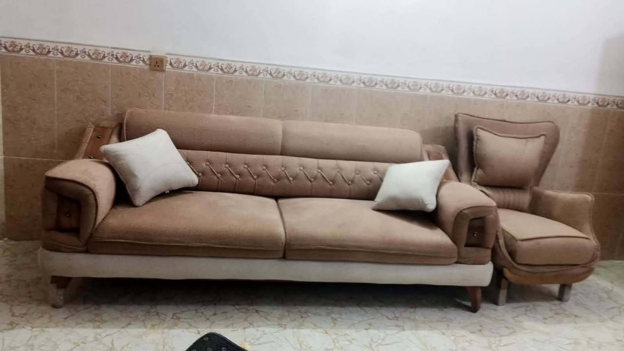 تخم للبيع مستعمل قليل نضيف %%
التخم 10 مقاعد كراسي ثنين وستوته وقطعتين كبير

وايضا تحويل جربايه السعر خاص او الاتصال

***********
