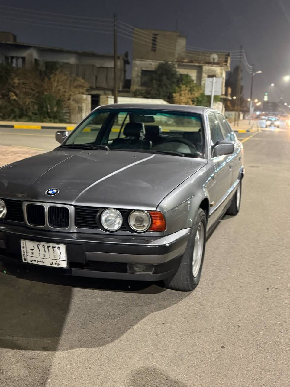 ‏السلام عليكم الحلال للبيع
بي ام  1993.525 وضع شركة 
لون رصاصي رمادي 
تبريد قطعتين ثلج 🥶
3وضعيات قيادة سبورت وايكو وضع نورمال
نظام ABS
قطرة خياس ما بيها 
طخم تايرات جديد قبل شهر شادو محرك گير اكسل طخم جديد خير من الله تحريكة ومعدل طيران ✈️ الرقم مسطرة هزه جديده  اني الشرعي سنوية ورقم جديد  كشنات جلد كهرب خزن شاشة اعطال كبيوتر عداد الالكتروني السرعة . عداد يقرا كيج البانزين. عداد يقرا راس الباتري شگد يوصل وبيها بعد موصفات خير من الله السيارة احلى من الصور فول نظافة مصبوغة عام جمالية بلا معجون وكلشي بيها شغال جامات 4 كهرب اوتو كابون بانزين وشاشة وكامرا بدون ضرر 
 بيها طخة خفيفة 
السعر  75بيها مجال
  وكلشي بل سوك تحياتي 🫡 التواصل عل واتساب
***********
