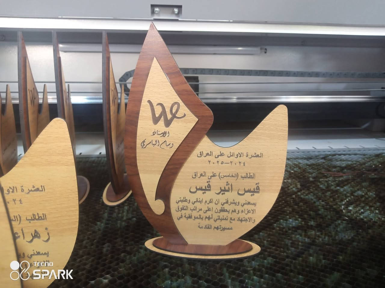 #دروع شكر وتقدير 
لوحات دلاله 
لوحات جداريه 
استاند مكتبي
للتواصل خاص
أو واتساب 
***********
جمله 🙏 مفرد
