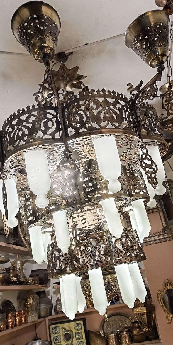 بسم الله ماشاء الله، ولا حول ولا قوه الا بالله، إنما الخير والعوض من عند الله.
............................

مساءكم سعد وهنا، رمضان كريم، قلت اهنيكم برمضان بالقمر ده.

............................

للبيع بإذن الله:

- نجفه نحاس ٣ أدوار، زجاج نفخ مصنفر، قديمه جدا جدا جدا.

................................

الحمد لله حمدا كثيرا طيبا، نحمده ونشكره على نعمه وفضله علينا.

إستمتعوا معايا، التفاصيل بالفيديو،،،،


**إذا كنت صاحب هذا الإعلان وتريد حذفه لأي سبب، رجاءا أرسل رسالة إلى الدعم الفني**