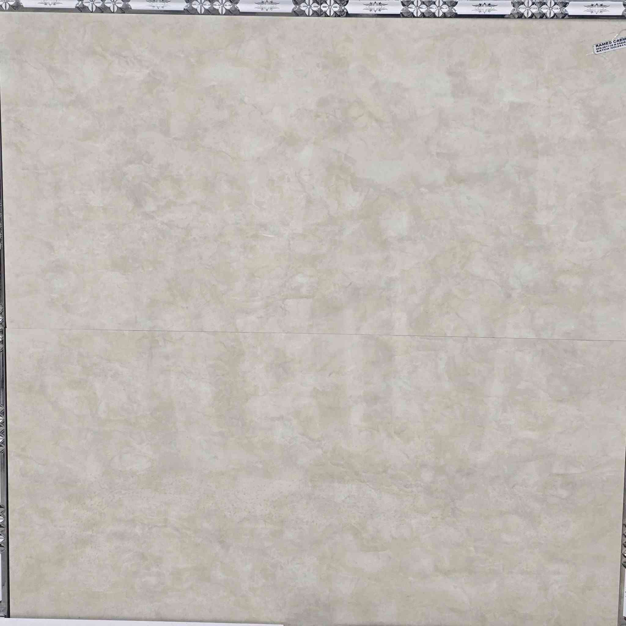 ✨ لوح بورسلين هندي فاخر ✨
📏 قياس 60×120 سم
🔸 تصميم عصري يناسب أرقى الديكورات
🔸 جودة عالية ومتانة تدوم لسنوات
🔸 مناسب للأرضيات والجدران (صالات، مطابخ، حمامات)
🔸 مقاوم للرطوبة وسهل التنظيف
💰 السعر بأسعار الجملة – مناسب للجميع
🏢 معرض الزهراء للسيراميك والبورسلين
📍 أفضل الأنواع وأحدث التصاميم
📞 للتواصل: ***********
