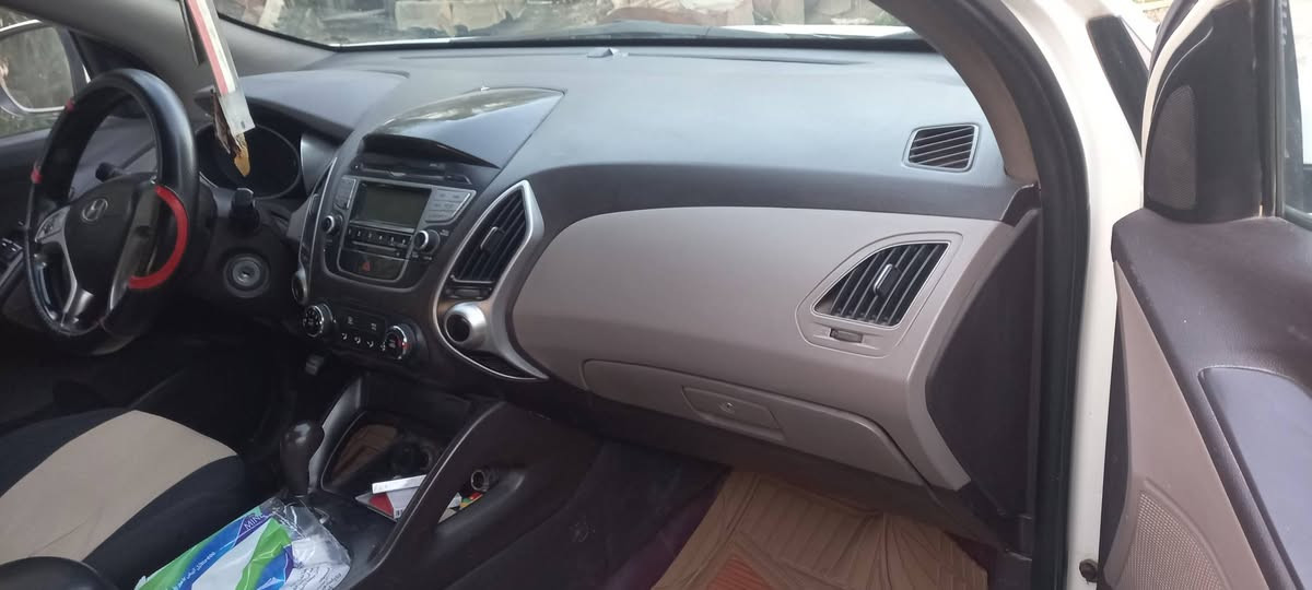 توسان ٢٠١١ رقم اربيل سيارة مكفولة من التبديل والصبغ بية بارد بسيط حدادية جديدة تبريد تدفئة شغال كهربائية كاملةمحرك وكيري جديد السعر ١٣٢ بية مجال رقم الموبايل  ***********العنوان قادسية غماس
