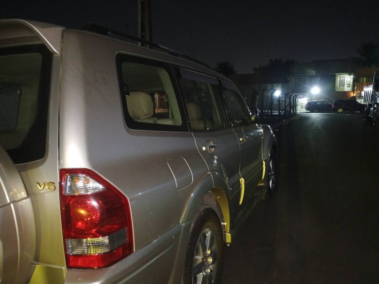 سلام علیکم عندي باجيرو موديل 2007سيارة جاهزه من كلشي تخم تاير ويل كب حداديه جديده  فحته سلايت كشنات جلد سيارة مكان بغداد حي النصر معامل ***********
