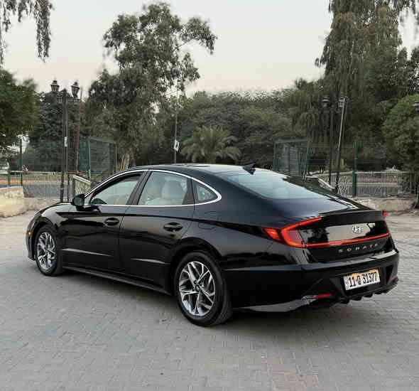 السلام عليكم 
سوناتا 
موديل : 2023 
ماشية : 29 الف 
المواصفات 
بصمة 
بصمة ابواب
تشغيل عن بعد 
شاشة 
كاميرا 
سايد بريك دكمة 
اشاير بالمري 
انظمية قيادة ( SPORT . ECO . COMFORT )
كشنات كهرباء 
كشنات تدفئه 
الداخل بيجي 
تحكم ستيرن جهتين 
كروز سرعة 
رادارات 
تحديد مسار 
قيادة ذاتية 
المكينة 4 سلندر  
   2500 
لد امامي 
لايت زنون 
بك لايت لد
ويل كب كروم 
(رقم بغداد الجديد مشروع وطني بأسمي) 
الحادث  : طخة جداً بسيطة  بالبنيد ومبدل نفس الون + بيها ربع باب صبغ فقط بدون ايرباك .
(صور الحادث مرفقة )
(السيارة جاهزة من كلشي بدون اي نقص جديدة جداً ) 
السعر : 177 وبيها مجال بسيط 
العنوان : بغداد الكاظمية قرب مرور الكاظمية معارض جكوك معرض الرحمن . 
للاستفسار 
عبدالرحمن 
 ***********
 ***********
