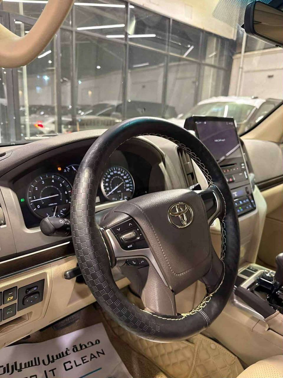 لاندكروز خليجي
موديل 2020 لون اسود 
محرك 4600 8 سلندر شركات 
جلد لوان بيجي 
ماشي 113الف 
بيه صبغ جاملغ امامي يمنه 
وباقي مكفوله
مكان سياره نفق الشرطه 
‭0781 355 5455
