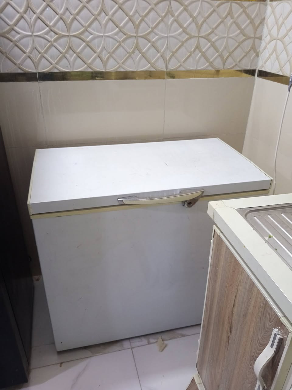 السلام عليكم ... مجمده شرط الشغل والتجميد ثلج فول السعر 125 وبيها مجال بسيط للاستفسار اكثر الشراي مراسلة الصفحه او الاتصال ع رقم *********** وات ساب
