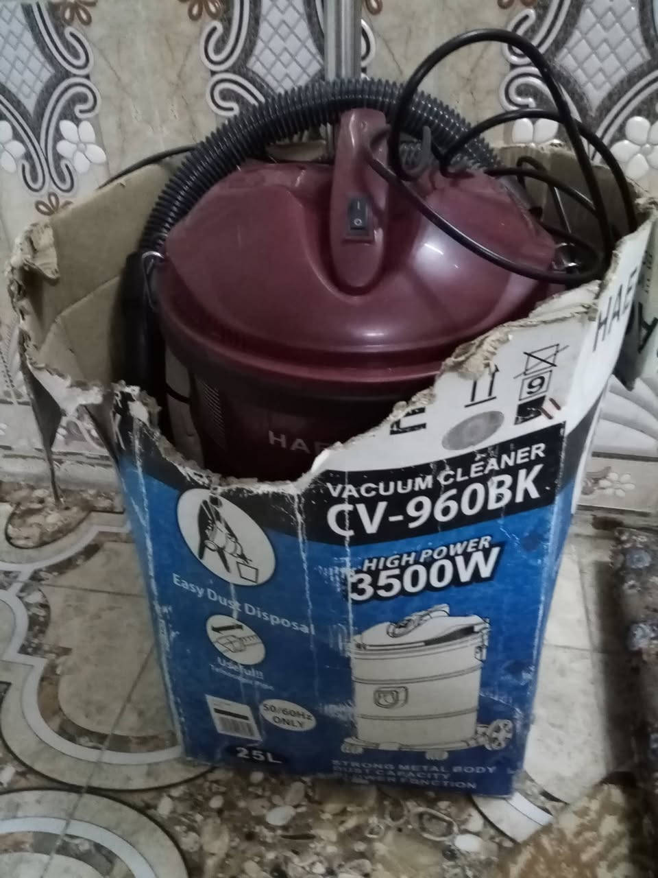 مكنسة كهربائية بالكارتون شغالة شرط السحب ماله حيل قوي شراي اتصل على الأرقام *********** /***********
عنواني أيسر سايدين حي النور قرب مجسر المعارض
