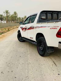 هايلوكس للبيع (2023) السيارة كفالة عامه بحاله الوكالة 🫡 شركه ساز فول م...