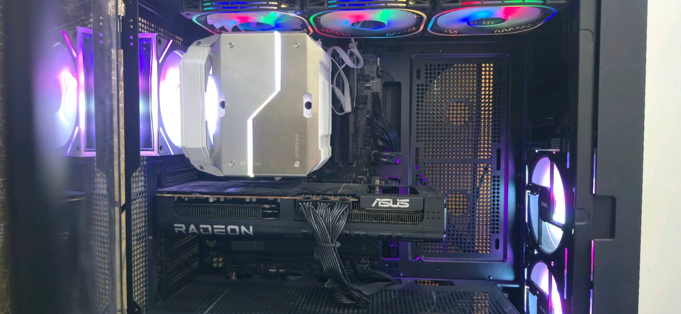 🚀 للبيع PC Gaming High-End 🚀
🔥 مواصفات قوية ومناسبة للألعاب والتصميم والمونتاج
🖥️ CPU: Intel Core i7-14700KF
🎮 GPU: ASUS RX 9070 XT 16GB
📡 Motherboard: ASUS TUF B760-PLUS WIFI
⚡ RAM: 16GB DDR5
💾 Storage: NVMe SSD 2TB
🔋 PSU: Thermalright 850W Gold
❄️ Cooler: AG620 Infinity
✨ Case: SAMA Gaming Case بشاشة مدمجة
✅ استعمال 6 أشهر فقط ✅ جميع الكراتين الأصلية موجودة ✅ حالة ممتازة جداً ✅ جاهز للتجربة والفحص
💰 سعر الكيس فقط: 2,500,000 دينار
━━━━━━━━━━━━━━━
🎁 السيت أب الكامل يشمل: 🖥️ PC Gaming 📺 شاشة Samsung 4K أصلية 🔌 UPS Online 1KV
💰 سعر السيت أب الكامل: 3,000,000 دينار
📍 بغداد 📩 المراسلة خاص للجادين فقط
🔥 جهاز مرتب ونظيف وما يحتاج أي ترقية أو صيانة. 🔥