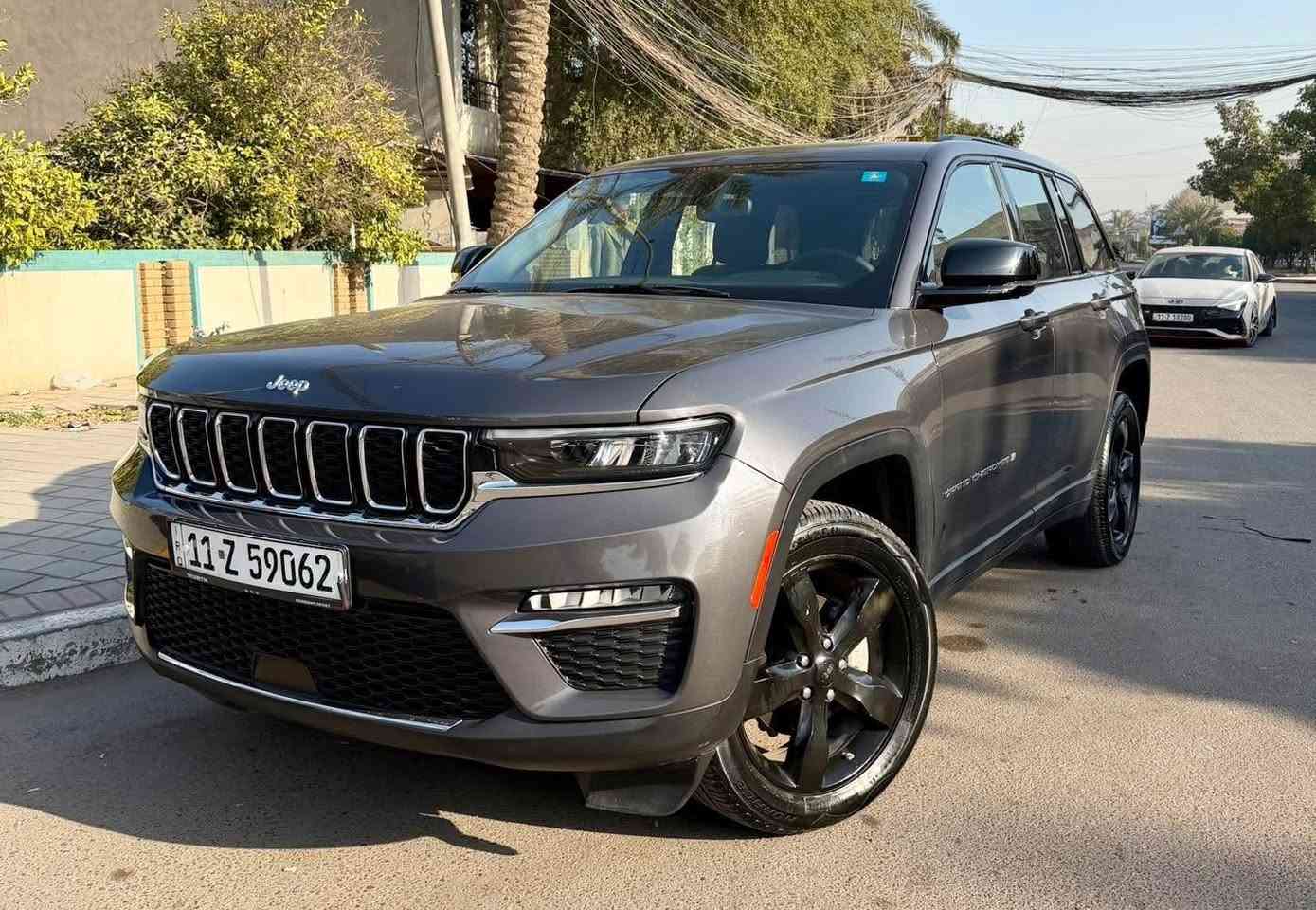 للبيع جيب كراند شيروكي 2023 كلين بدون حادث
:
الرجاء قرائة المنشور اسفل الاعلان قبل الاتصال 👇🏻
موديل 2023 كاملة بدون اي نقص الحمد لله 
المراصفات واضحة بالصور ورقم الشاصي موجود هم
السيارة ماشية 23 الف ميل  
ب اسمي شخصياً تحويل ثاني  يوم رقم بغداد
مكان السيارة بغداد / شارع فلسطين 
:
السيارة كلين بدون حادث ( سرقة او تخريب ) 
تبديل قطع اصلية نفس اللون مطابق فقط بدون اي صبغ
وبيهة حالوب خفيف جان / سويته PDR باقي فقط بالقمارة
سعر السيارة 27.700 = 277 ورقة بيهة مجال بسيط حق الجية مو اكثر 
*********** اخوكم المهمدس علي 
رقم الشاصي ( 1C4RJHAG6P8704990 )
