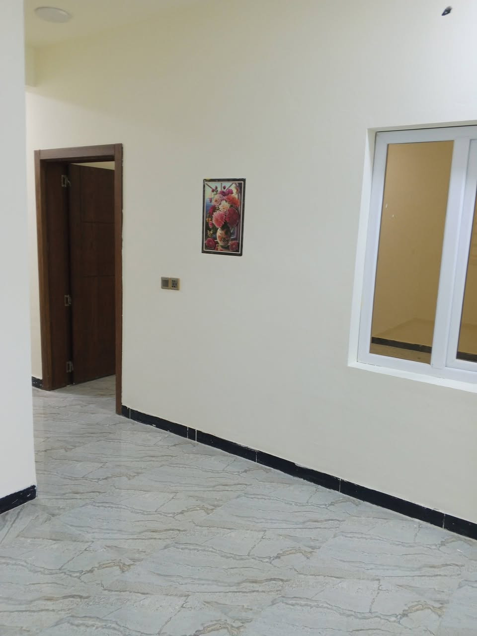 بيت للبيع في مجمع الزيتون السكني في شارع الزيتون في ابو غريب ضمن شركة لوتكا رقم العقار 618 طابق واحد ثلاثة غرف نوم وصالة وهول ومطبخ وحمام عدد 2 بي مبادرة القرض العقاري القديمة بدون فوائد مساحته 252متر الواجهة 12و نزال 20.5 مقدمة 182مليون وباقي اقساط شهريا كل قسط 548 مسدد 35 شهريا وسعره الكلي 292. للاستفسار الاتصال على الرقم ***********.متوفر على واتس اب
