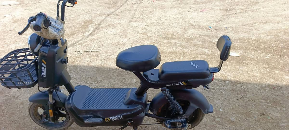 للبيع دراجه شحن سرعتها 40مكاني بغداد سعر 225الف وبيها مجال ستفسار نتصال على رقم ***********
