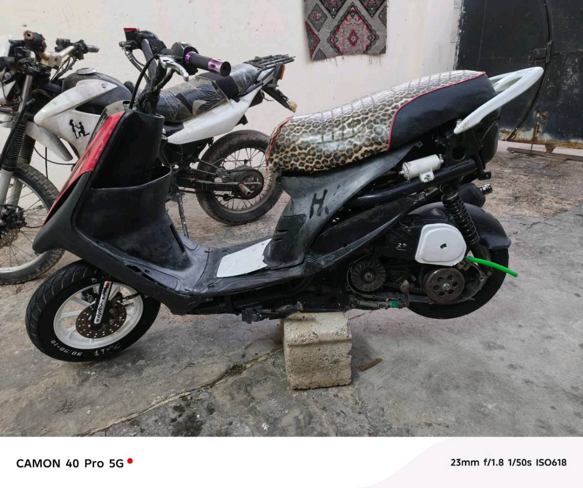 السلام عليكم دراجه تعمير جديد نقصه كابريتر باتري سعره ٣٥٠ وبيه مجال 