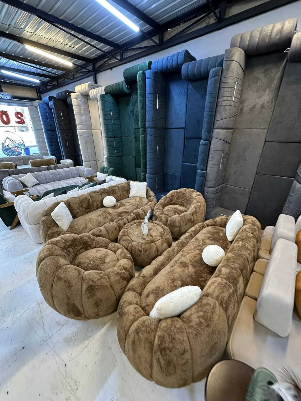 اي موديل حبيتو؟ 
تكدرون تحجزون عن طريق الواتساب 077 60 60 90 60
