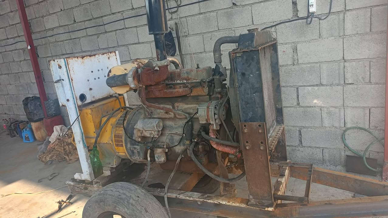 محرك بيركنز للبيع جاهز العمل توليد 37كيفي يشقل قطاس 30  فقط المكان الحويجه اسعر 15ورقه الستفسار اتصل ***********
