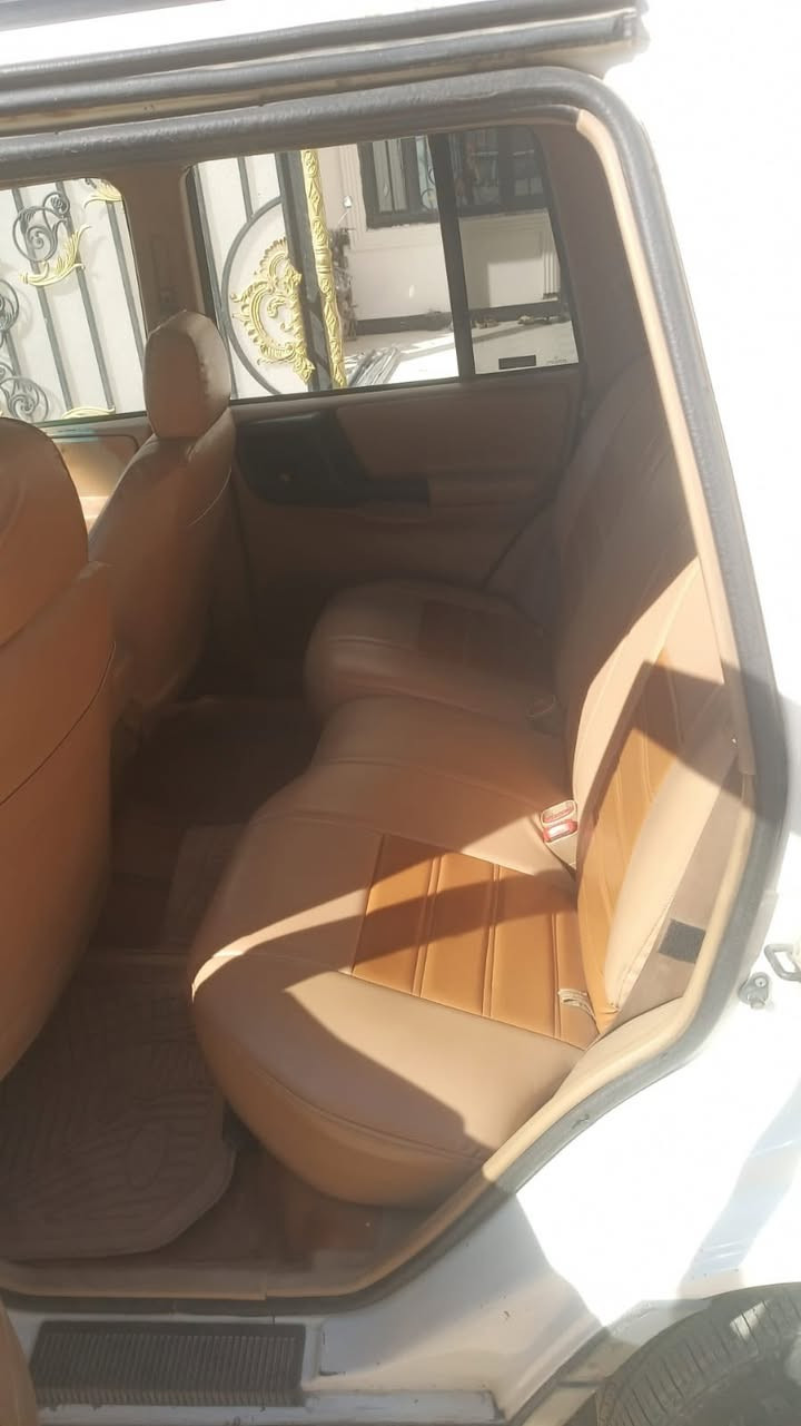 جيب شيروكي 1996 سياره نضيفه ومصروف عليها وجاهزه من كلشي تبريد شغال محور ياباني تايرات جدد صدر جديد نضيفه كلش ربع متصرف عليها السعر 59 وبيها مجال جدا بسيط ***********
