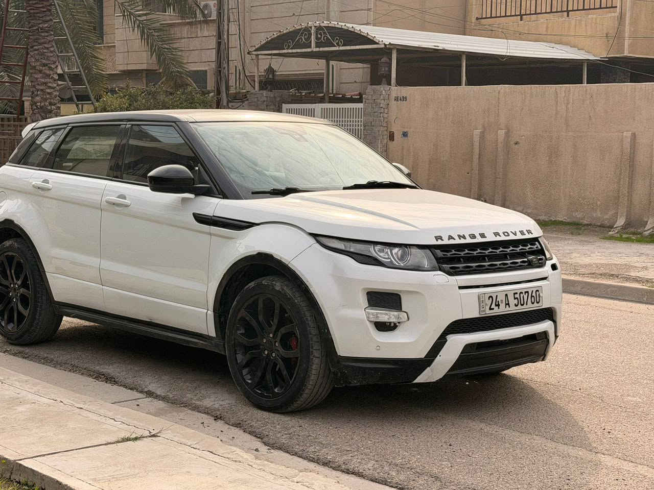 رانج روفر ايڤوك 2015  قفلهه 127 ورقه سونارهه وياهه وارد خليجي وكاله سردار
فول مواصفات
تبريد قطعتين
حساسات امامي خلفي
كشافات ضباب امامي خلفي
٥ بصمات تشغيل وبصمات ابواب 
محرك 2000 Turbo
اوتو بارك
اوتو ستوب
اوتو سايد بريك
لايت داينمك تحذير عند النعطاف 
جنطه كهرباء 
شاشه كبيره كامره بلاديه 
رادارات نقطه عمياء 
كشنات جلد لونين احمر واسود
كشنات كهرباء كشنات ميموري
مراة قلاب عند تغير الكير الى الوراء
قمارة بانوراما كاملة على طولها
مري شفط
ويل كب حجم 20
اشارات بالمراية
اربع انظمة قيادة طيني صخري صحراوي عادي
مانع انزلاق ومانع تزحلق
مانع انحدار جبلي
نظام سبورت للتسارع مع شفتات للقيادة خلف الستيرن
نظام كروز سرعة للطرق الخارجية مع امكانية القيادة باليد للبانزين والسرعة بدل استعمال الارجل
نظام التحدث مع السيارة للتحكم بالاوامر الصوتية للرايدو 
والمسجل
حساس ويل تحذير رقمي الكتروني 
كير مواس معه انضمت القياده 
تحكم ستيرن كامل جهتين
العنوان بغداد العامريه شارع المنظمه 
للاتصال *********** بغداد, العراق
