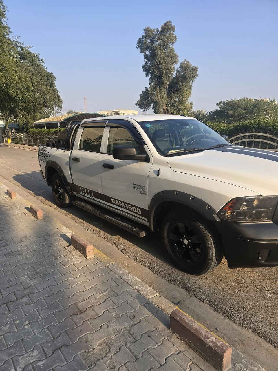 دوج رام كلاسك 2023
ستة سلندر
ماشية22 الف ميل 
جاملغ وبنيد بدون ايرباك 
غاز التبريد شركة 
ماء الراديتر شركة 
شواصي مكفولة 
الضرر سطحي
جاهزة من كلشي كل الإضافات بيها 
بيها منظومة غاز
السعر 255 بيها مجال قليل
مراوس حسب القناعة لكن بسارة أقل من سعرها
***********
