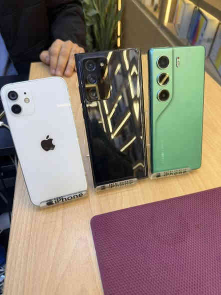 1_ كلكسي نوت 20 الترا ذ256 شرق اوسط 
2_  ايفون 12 عادي شرق اوسط خطين ذ128
3_ تكنو كامون 40 ذ 256 كامل ما مستخدم
للتواصل خاص او الاتصال ***********
