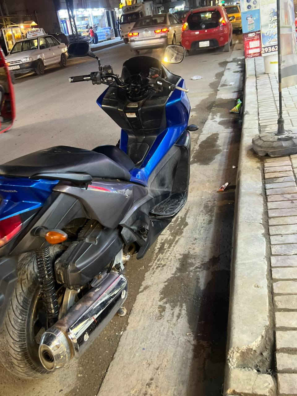 سلام عليكم دراجه هونده فاز  لبيع  مكفوله كفاله عامه والدراجه شلعه ومعدل واوراق اصوليه  السعر ١٦وبيه مجال العنوان بغداد الدوره غير متواجد عل فيس بس رقم ***********
