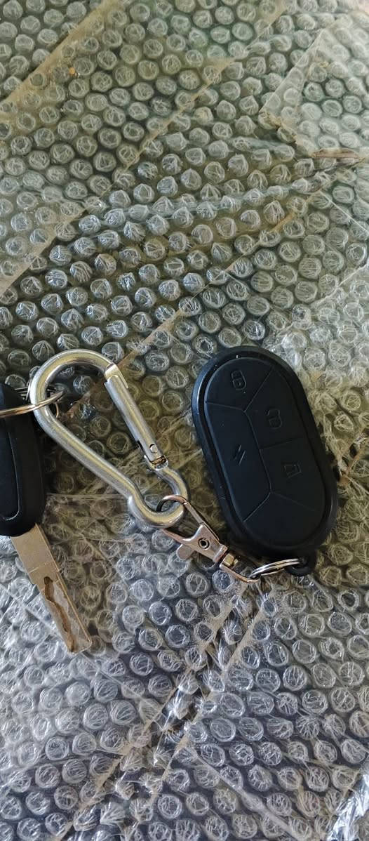 السلام عليكم دراجه شحن البيع موديل 2025 دراجه جديده بيه سته باتريات نعوع ليثيوم اصلي بيه حساس و جهاز نذار كهربائيات كله شغاله بيه ثلاثه نمر 1/2/3سرعته 80حقيقي ملف 5000بيه سويجين  و بصمه ثنين سعره 950بيه مجال
*********** والله محتاج جاي ابيع أو مراوس بدراجه
