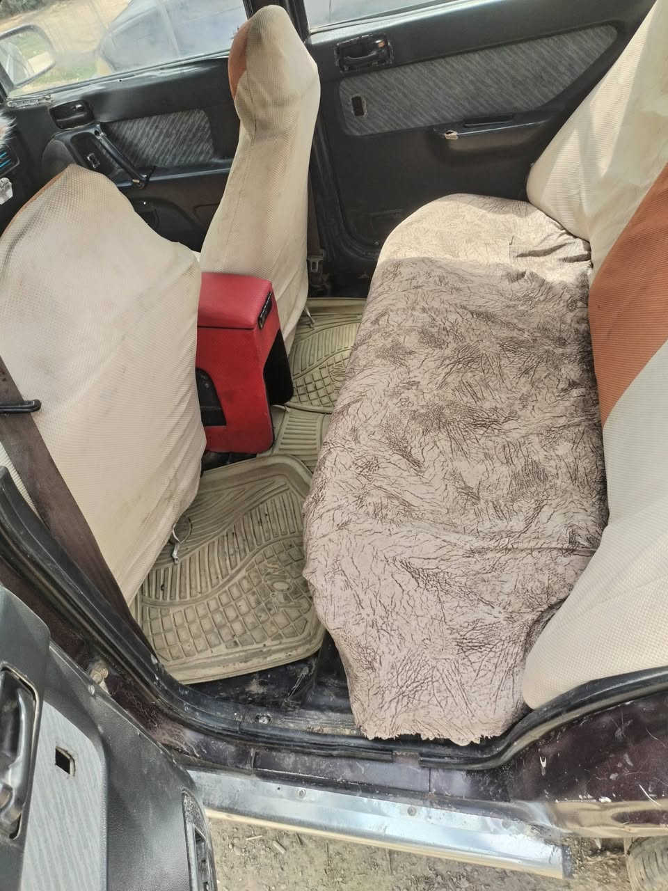 سلام عليكم انترا موديل 93 كير محرك ع ايدي كله جديد صدر جديد سنويه صار شهر من كلصت شرط التحويل مكان السياره ديالئ خالص
***********
