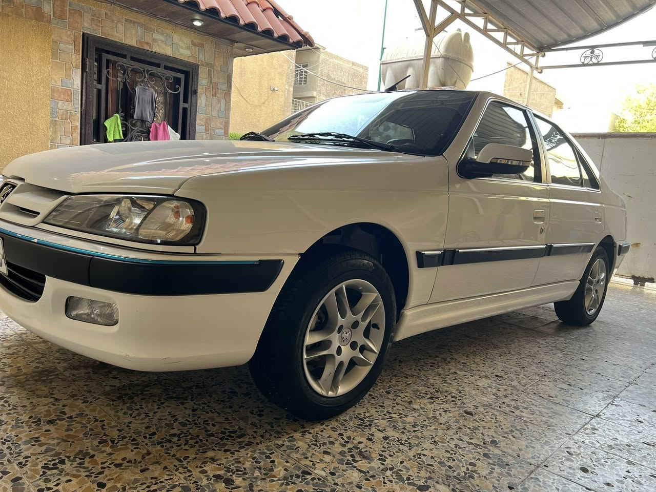 السلام عليكم بيجو بارص 2024 سيارة ع وضع شركة ماشية 40 الف مدوشمة عام كشنات وارضية بيهة رصعات بصيطة بل بنيد طفل صعد فوك لبنيد السعر (88) وبيهة مجال مكان السيارة الزعفرانية اما الشعب اي استفسار رقم ***********
